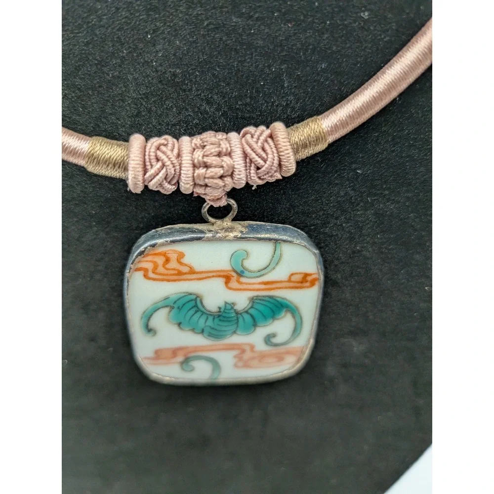 Smithsonian Hand Painted Porcelain Bat Shard Necklace Mauve Silk Jade Closure - Picture 6 of 9